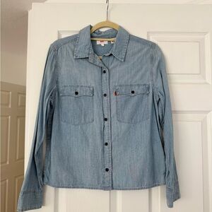 LEVI’S denim shirt NWOT